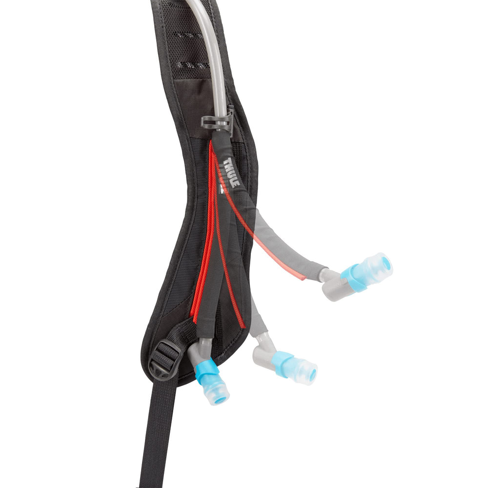 Thule Rail 2.5L Hydrapak reservoir with locking bite valve prevents spills