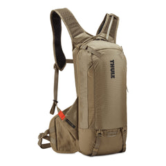 Thule Rail with magnetic ReTrakt hose for hands-free hydration.