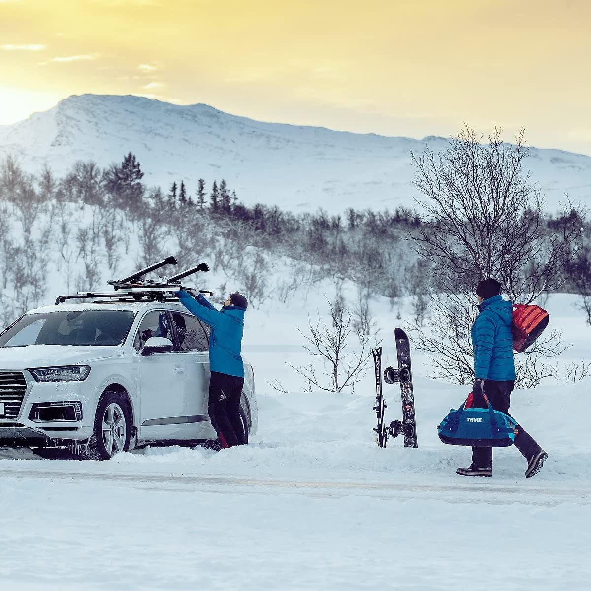 Soft rubber arms protect skis from scratches during transit.