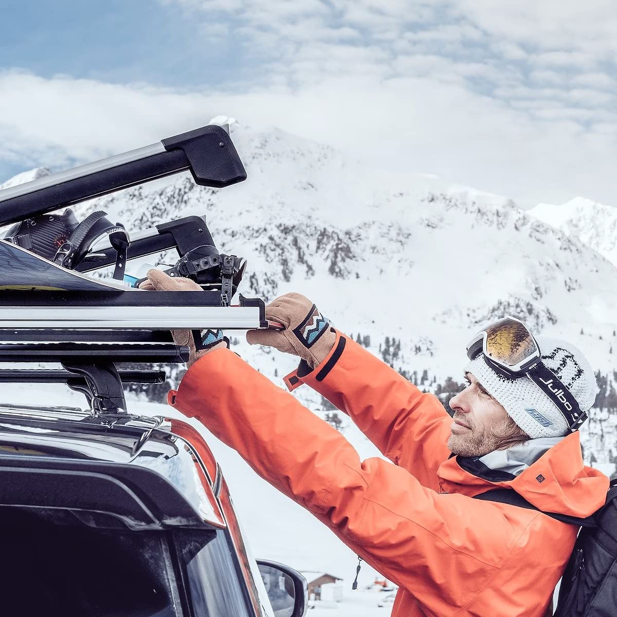 Universal mounting supports Thule racks, round bars, and most factory crossbars.