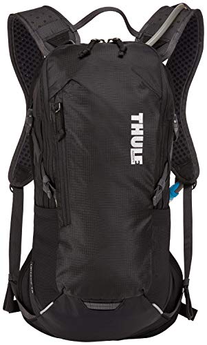 Thule Uptake with magnetic ReTrakt hose for hands-free hydration.