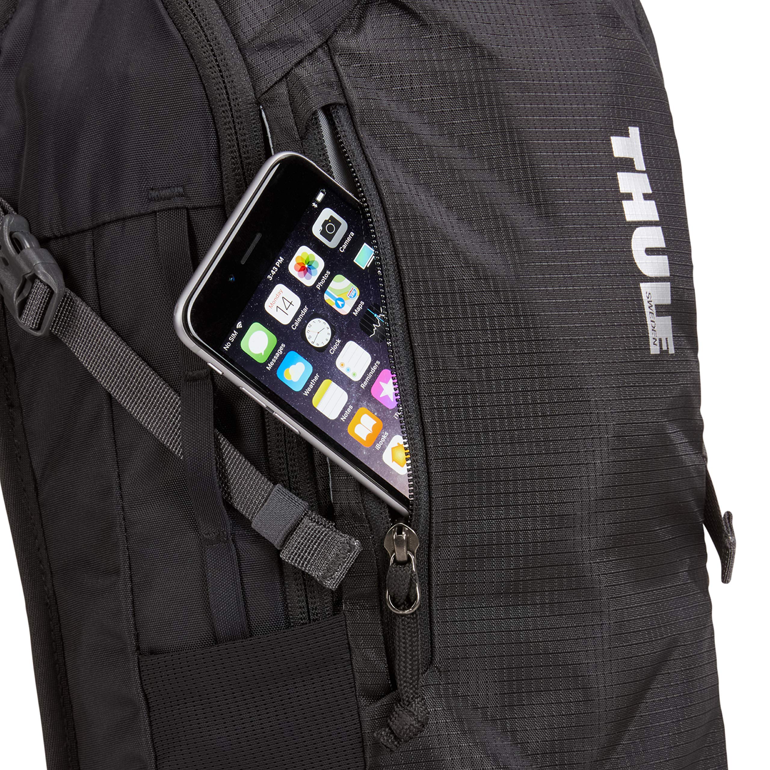 Thule Uptake integrated waist and sternum straps for stability.