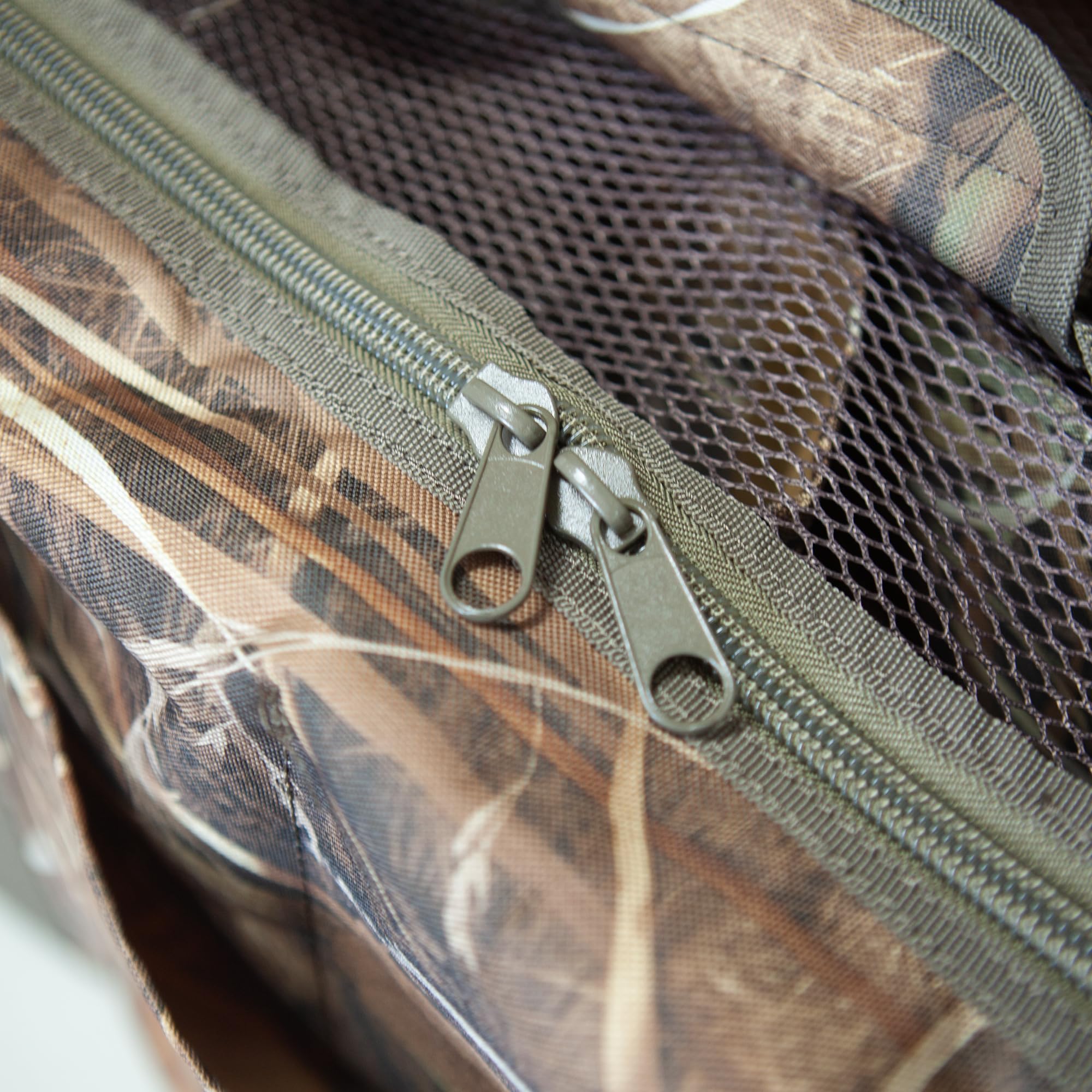 THUNDERBAY zippered lid and mesh cover protects decoy heads during transport