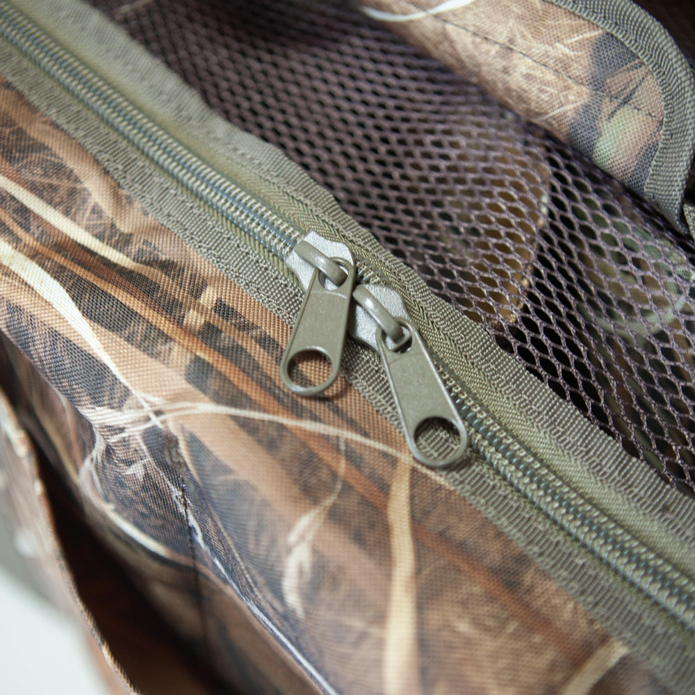 THUNDERBAY zippered lid and mesh cover protects decoy heads during transport