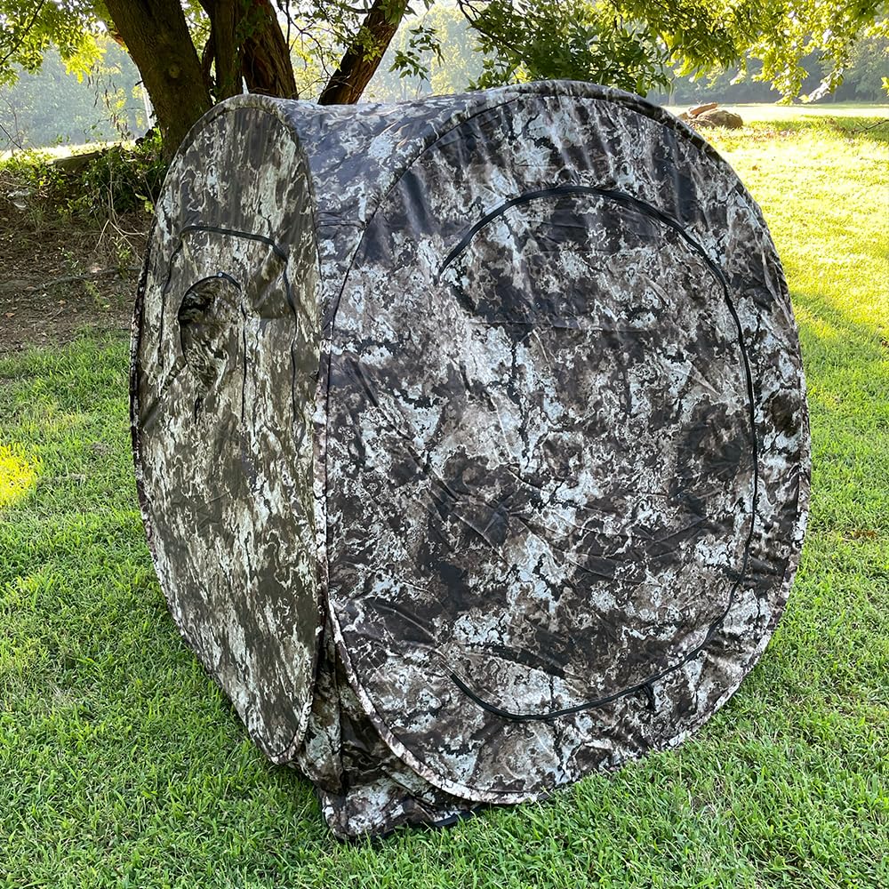 THUNDERBAY Run & Gun 1-2-person-use demonstrates compact shelter for two hunters.
