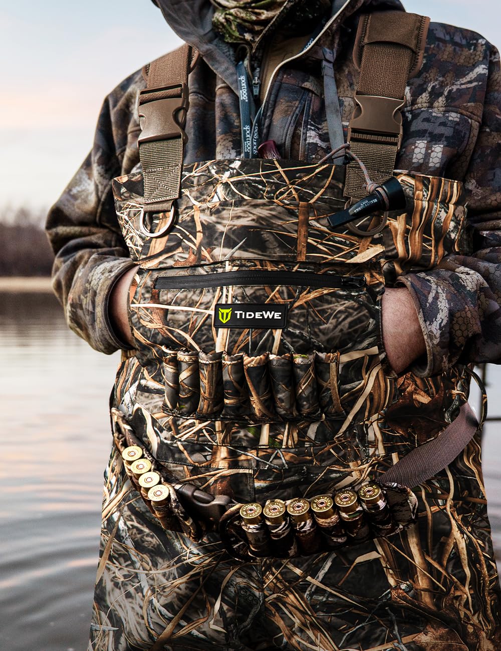 TIDEWE front-zip-magnet-pocket keeps essentials dry and accessible.