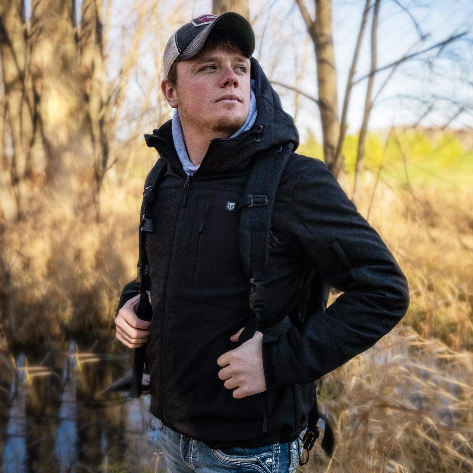 TIDEWE heated jacket worn during outdoor activity demonstrating mobility and warmth.
