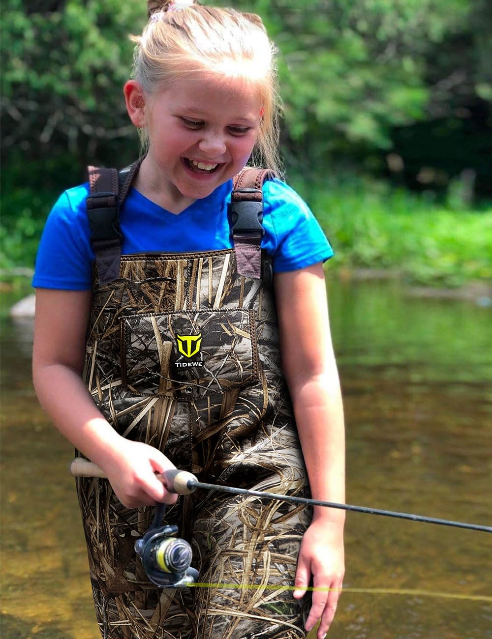 TIDEWE kids waders rugged traction tread helps prevent slips on wet ground.