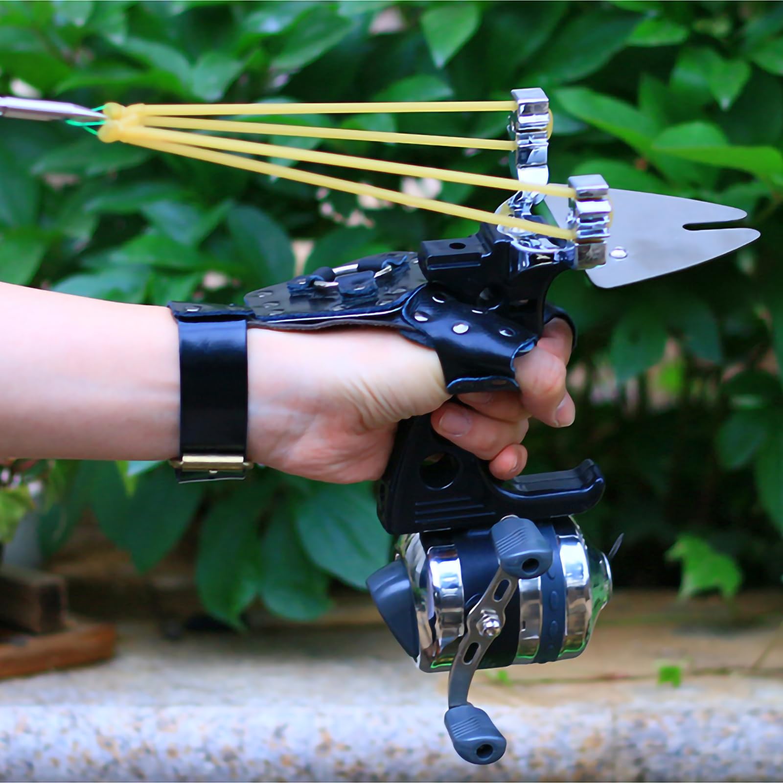 TIETHEKNOT slingshot in-use image demonstrates versatile modes for outdoor adventures.