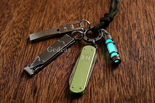UFO helps keep house keys separate from work keys for efficiency.