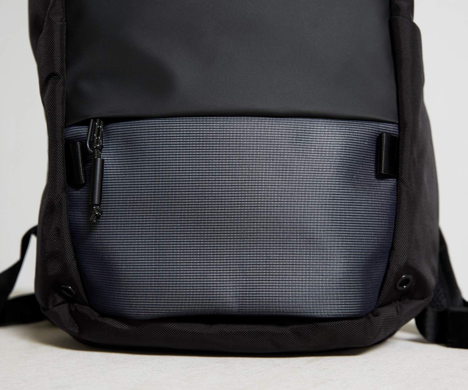 Timbuk2 Robin rain fly zips away for added weather protection during downpours