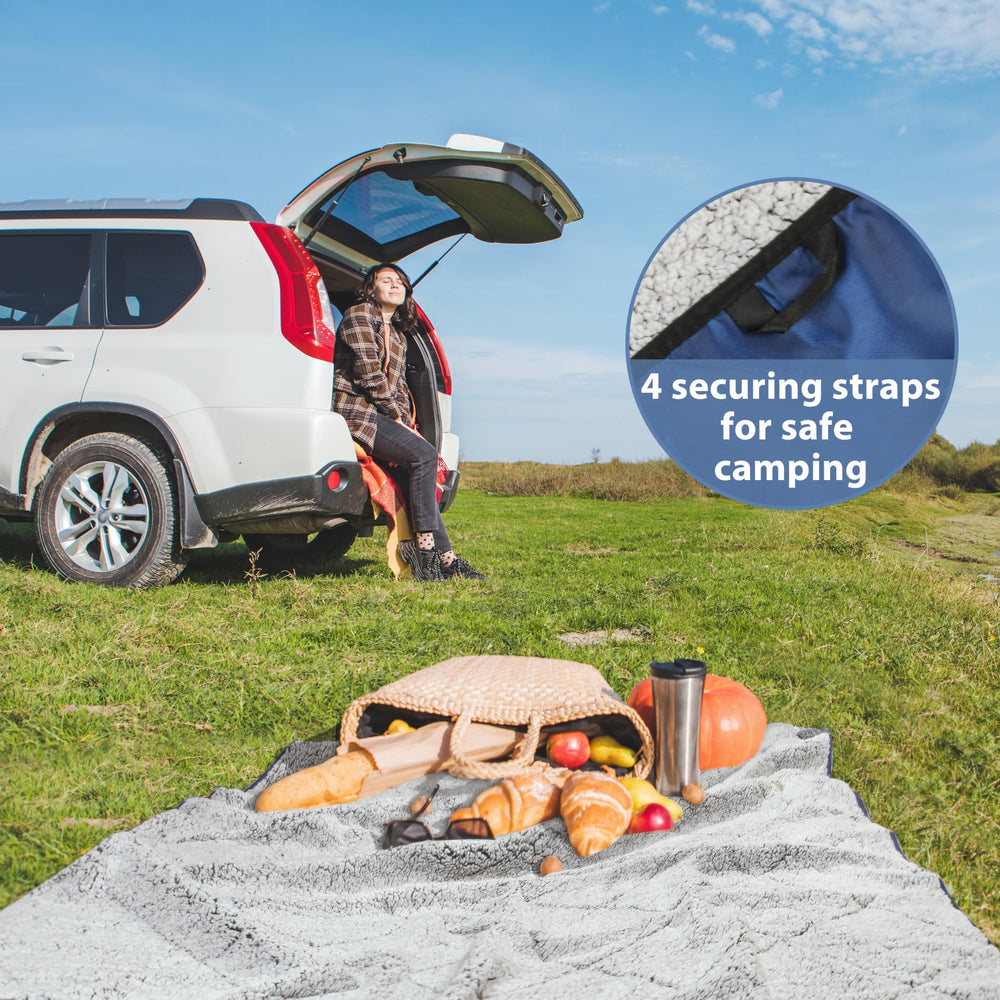 Tirrinia pet-friendly blanket keeping fur off car seats.