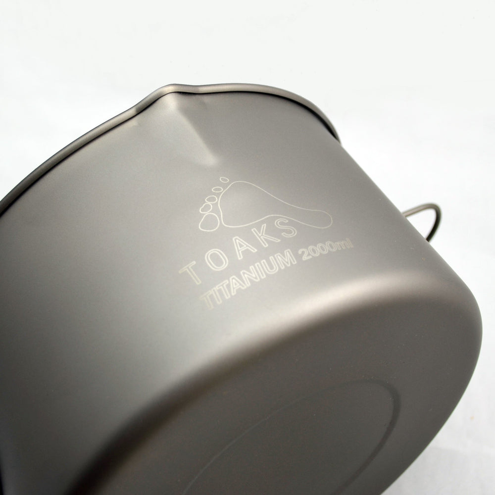 TOAKS Titanium 2000ml pot weight 180g without bail for light trips.