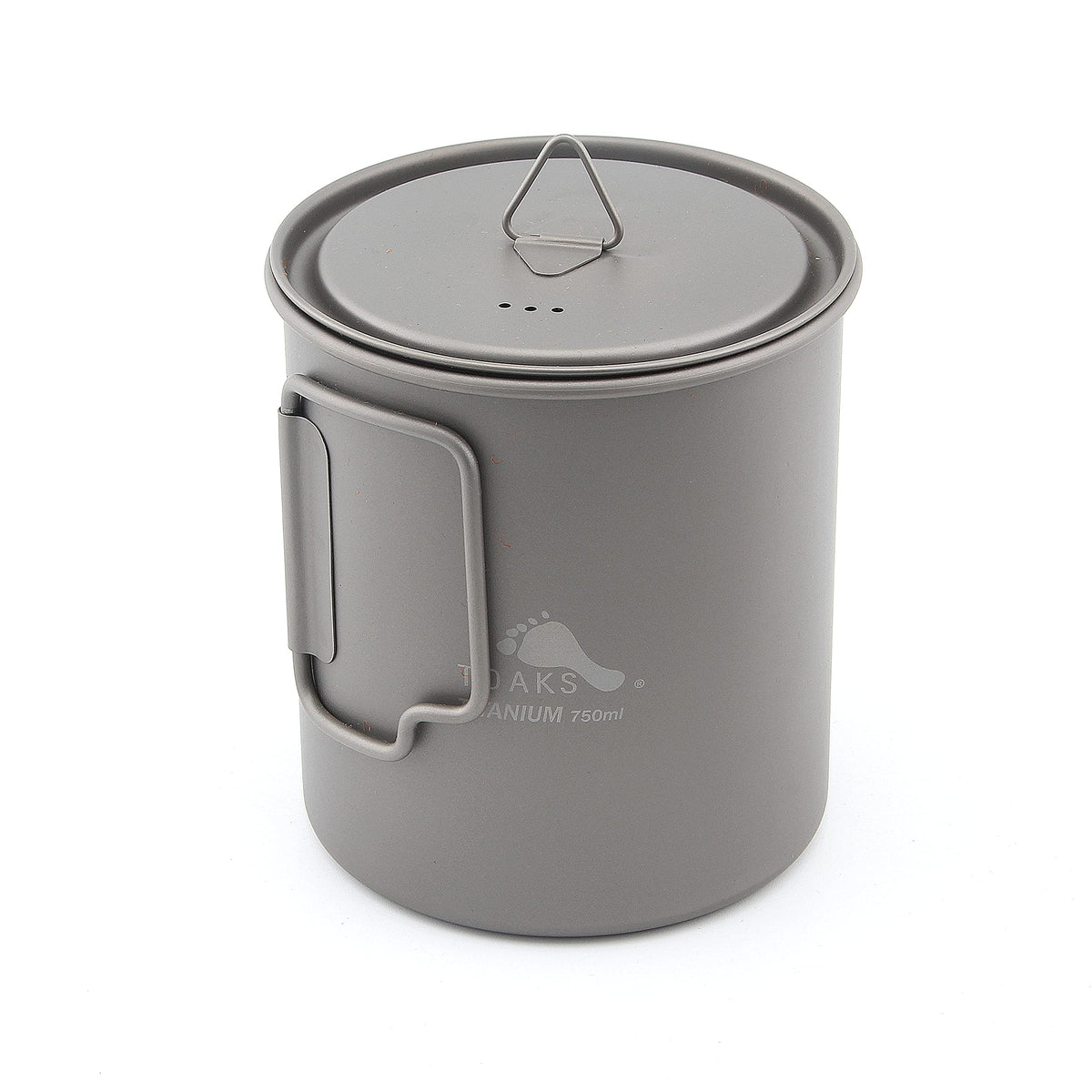 TOAKS Titanium 750ml Pot with lid demonstrates ultralight cooking for solo backpacking