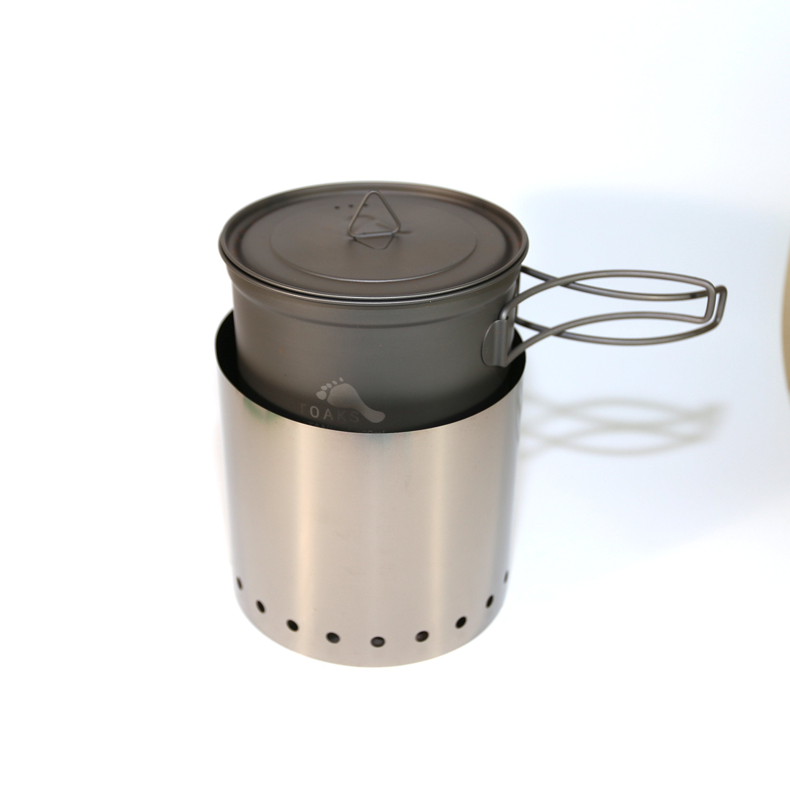 TOAKS 900ml pot ideal for camping and hiking meals