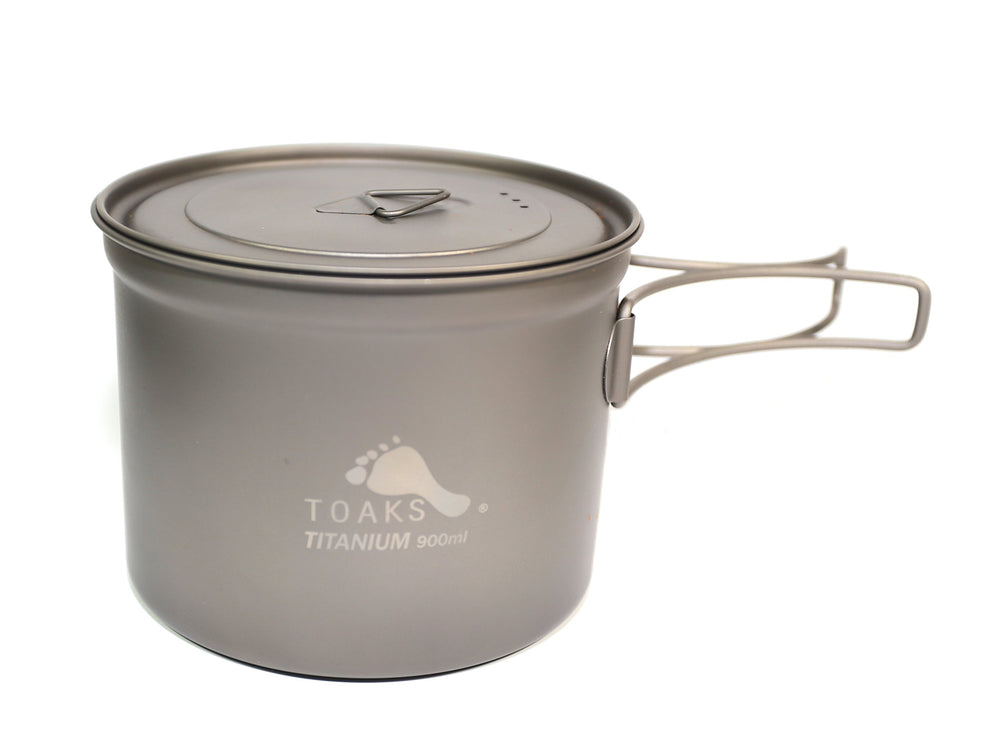 TOAKS titanium 900ml pot rounded bottom eases cleaning and heating