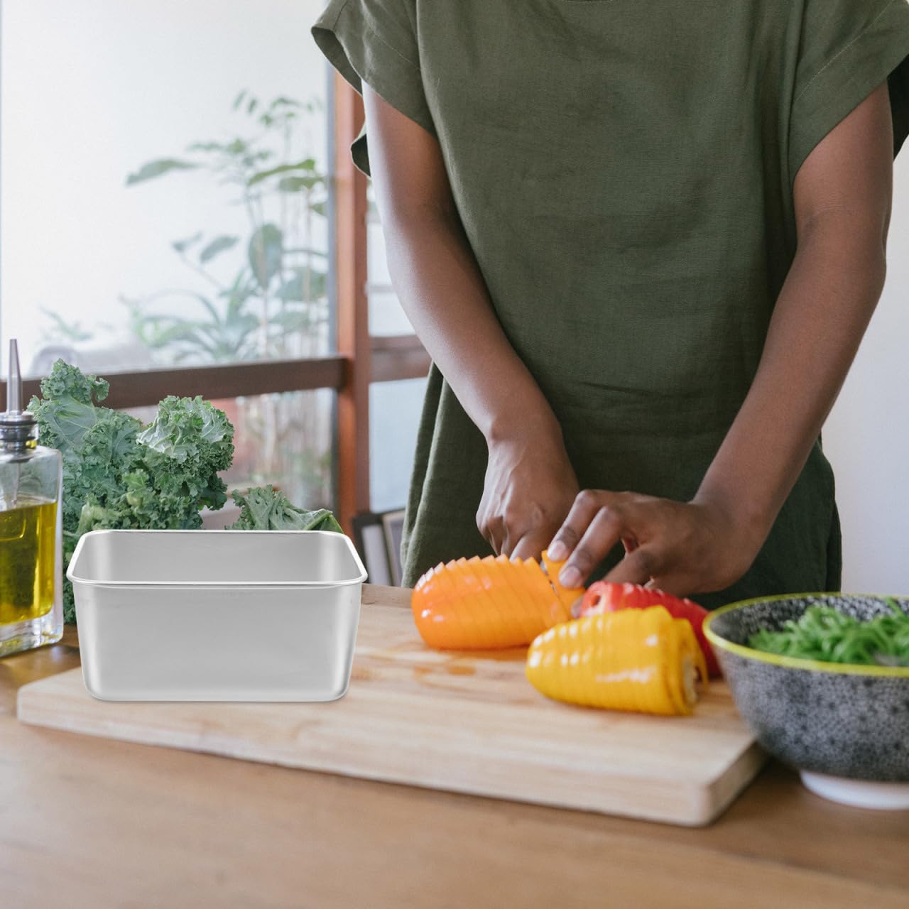 Toddmomy easy-to-clean metal bowls simplify cleanup after meals outside.