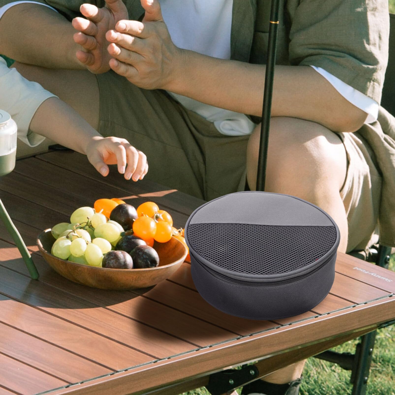 Toddmomy portable setup showcases quick transport for hiking and picnics