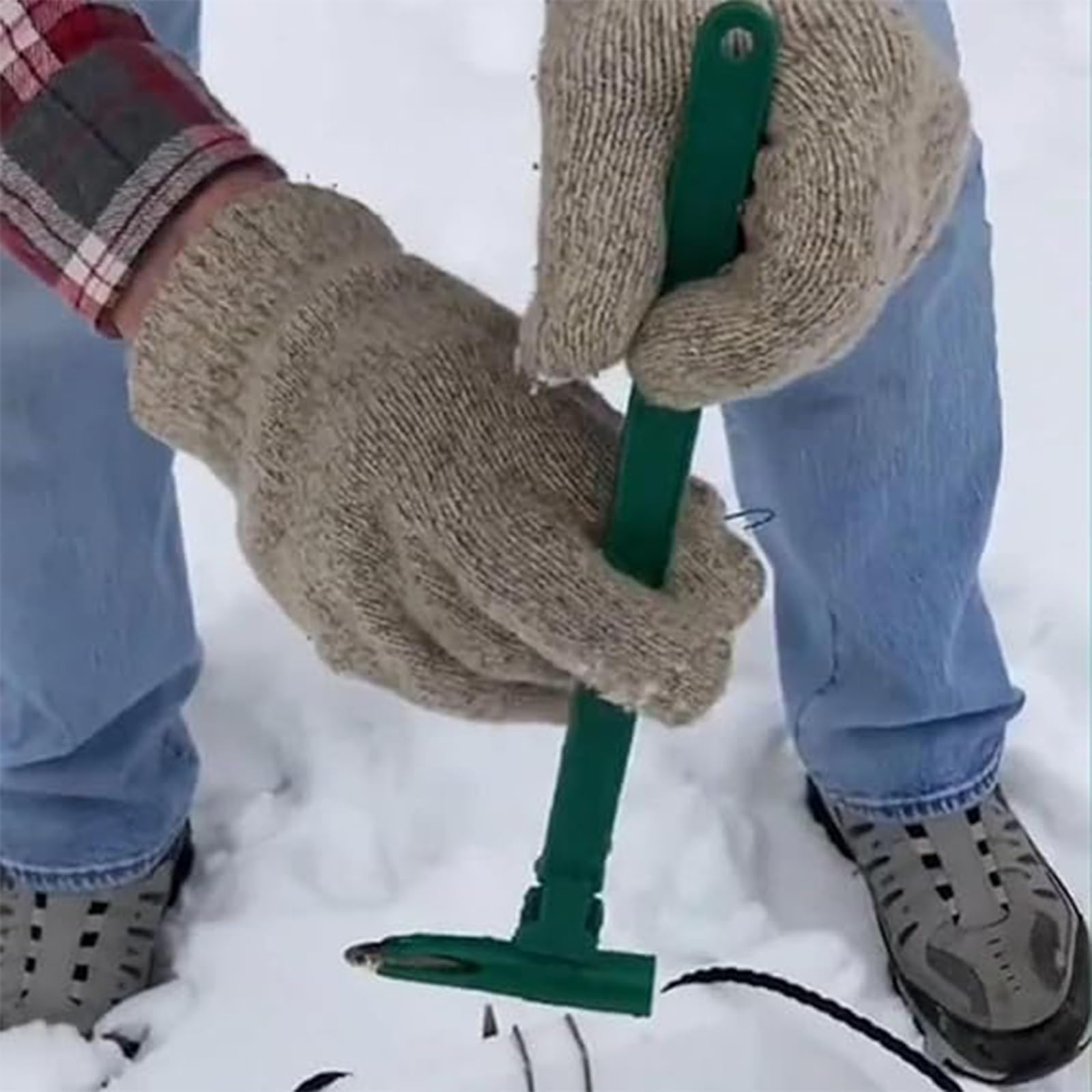 TOESCARE green bait catcher shows durable design