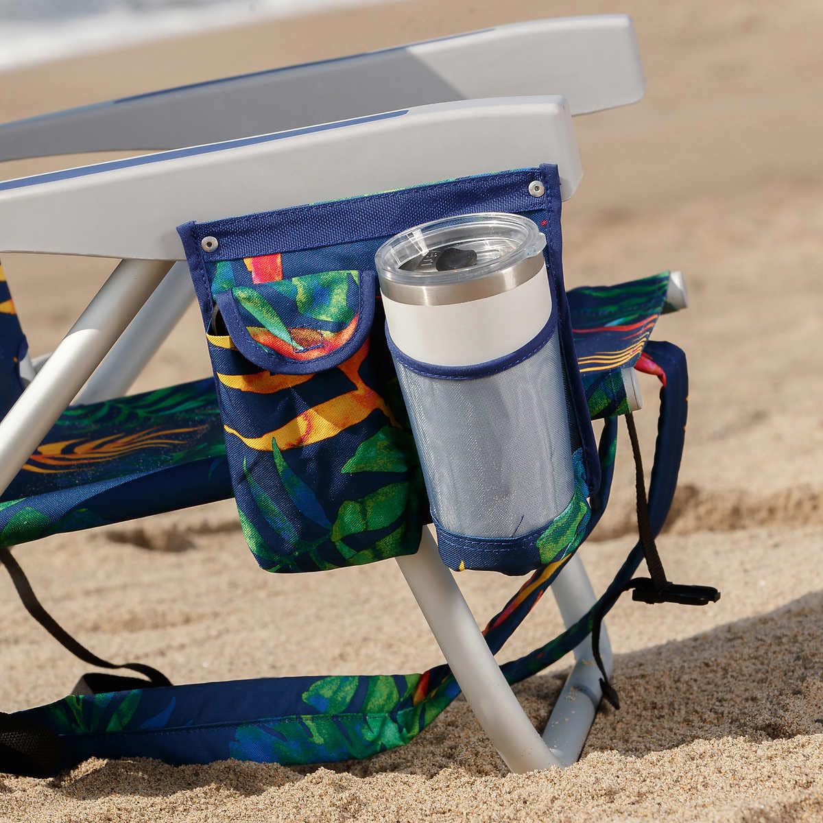 Tommy Bahama chair insulated pouch keeps drinks cool