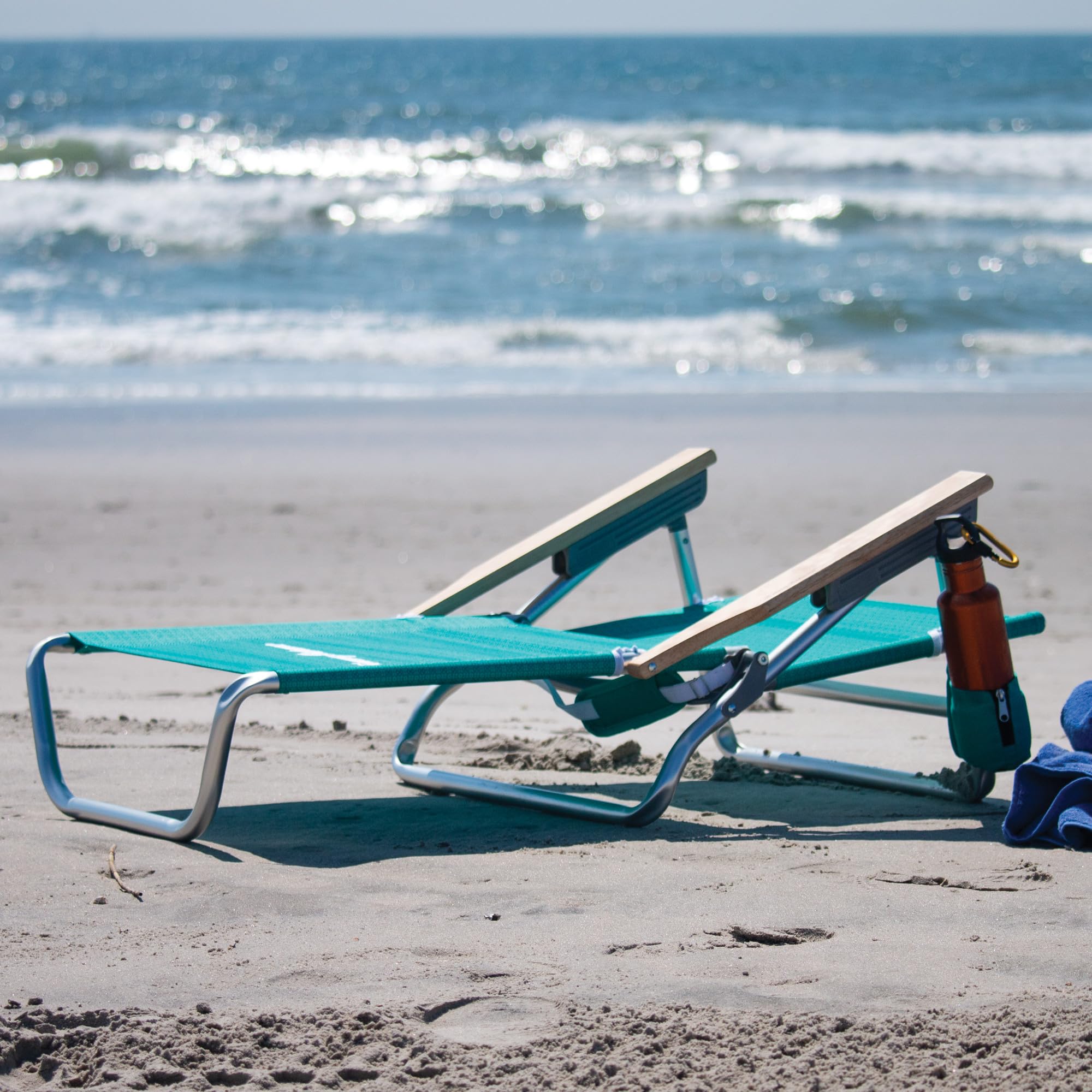 Tommy Bahama lightweight design supports portable lounging