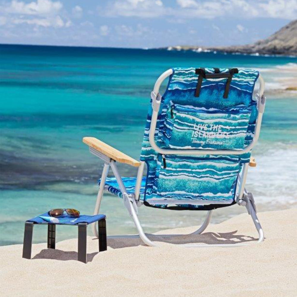Tommy Bahama portable mesh carry bag keeps the folding table easy to transport.