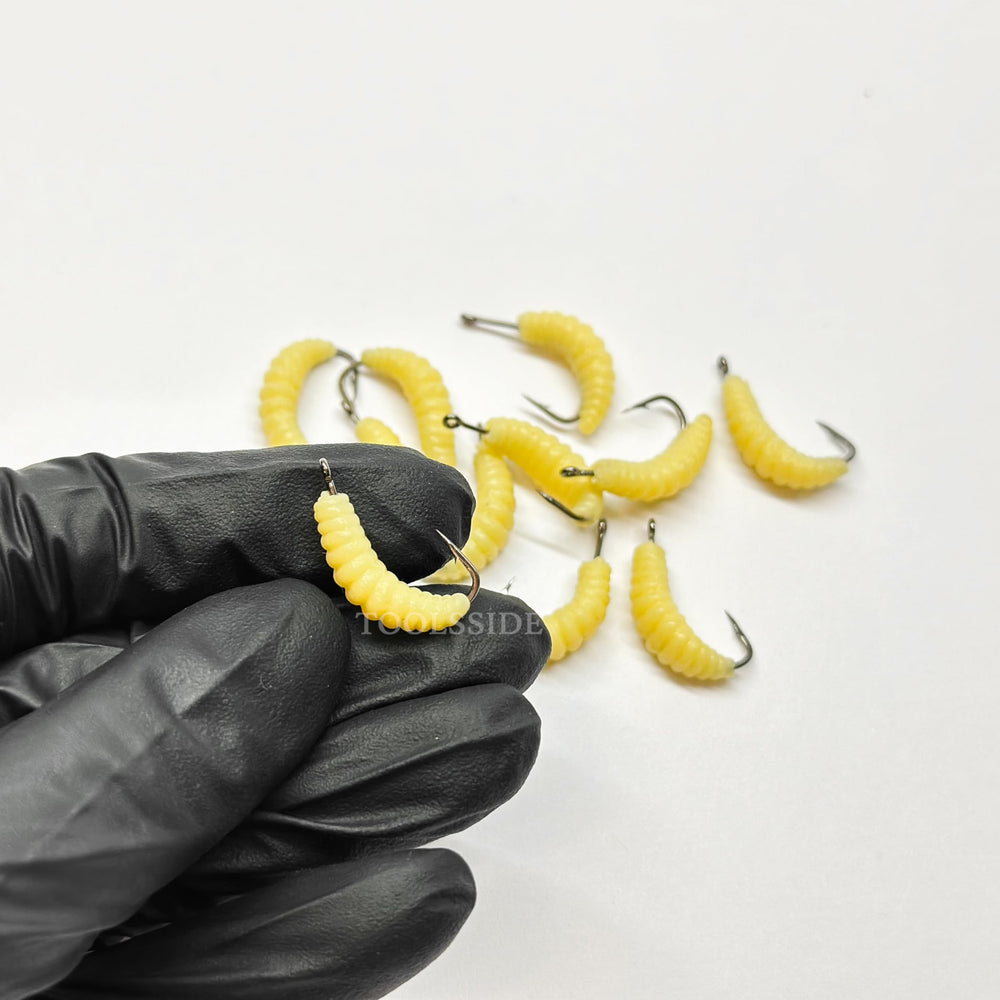 Portable set of 12 hooks and 12 rubber worms, lightweight