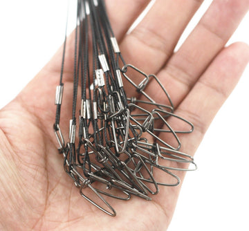Tooth-proof fishing leader connects to bait, lures or hooks