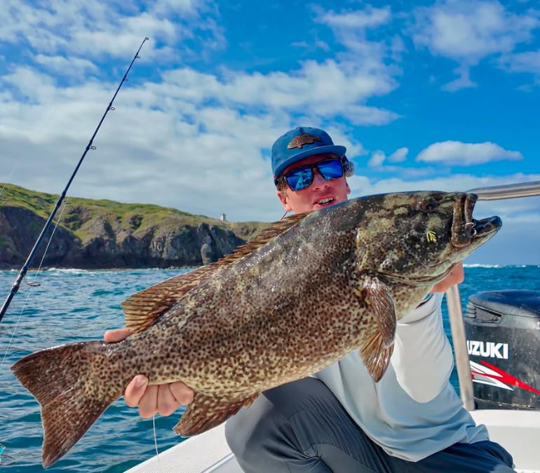 Top Water speed clip in-use on offshore rigs enables knot-free lure swaps.
