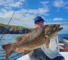 Top Water speed clip in-use on offshore rigs enables knot-free lure swaps.