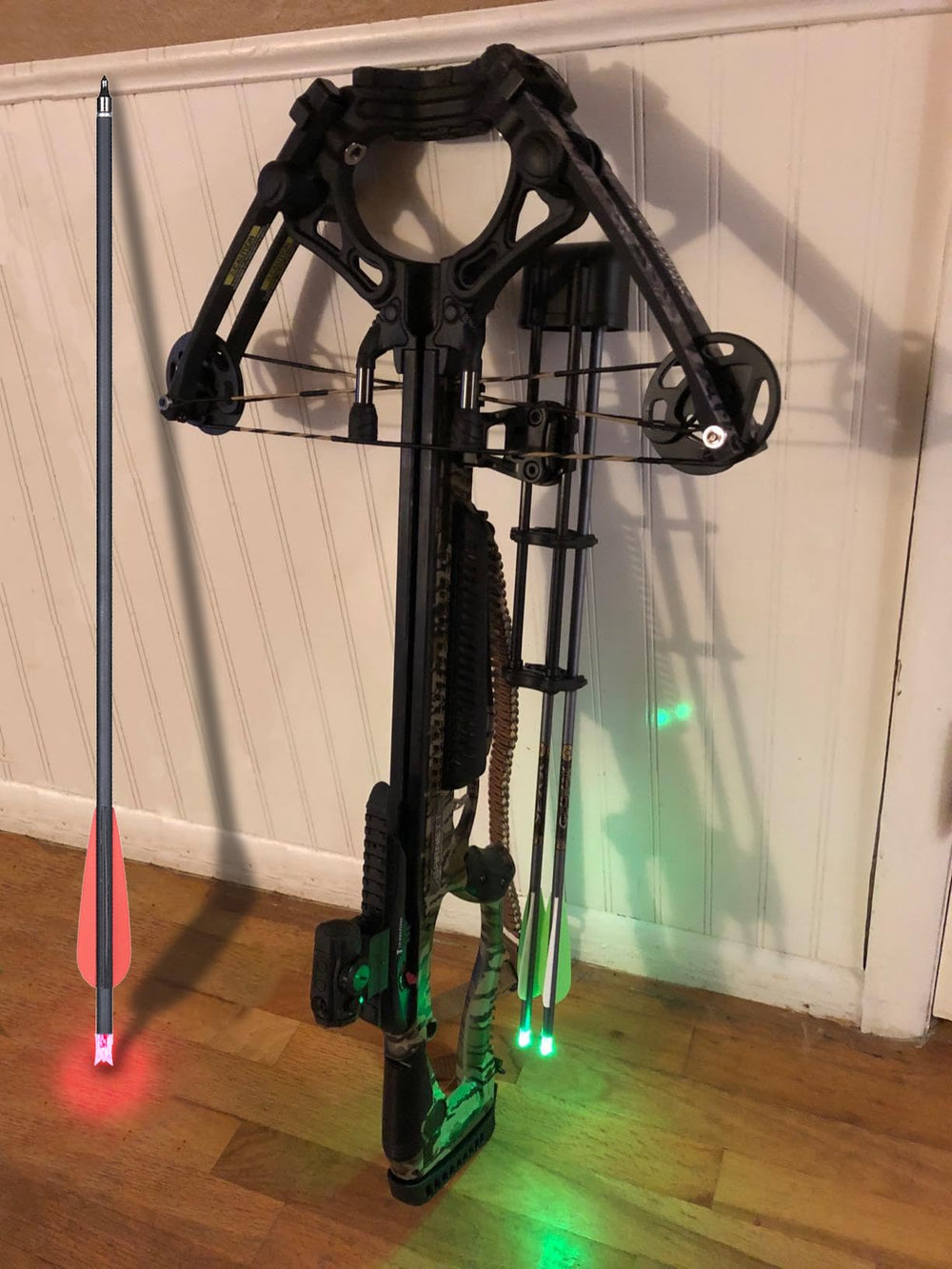 TOPARCHERY night hunting setup with red lighted nocks for clear visibility.