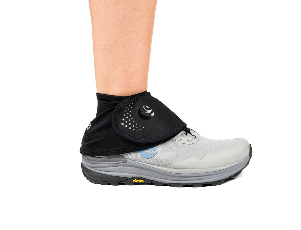 Topo Athletic performance gaiter secure fit 3-hook system maintains stability during runs.
