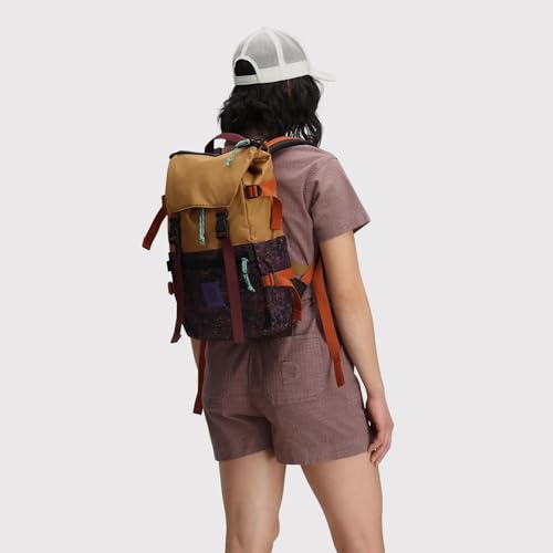 Topo Designs Rover Pack Classic huge-zips closeup promises easy packing with durable hardware.