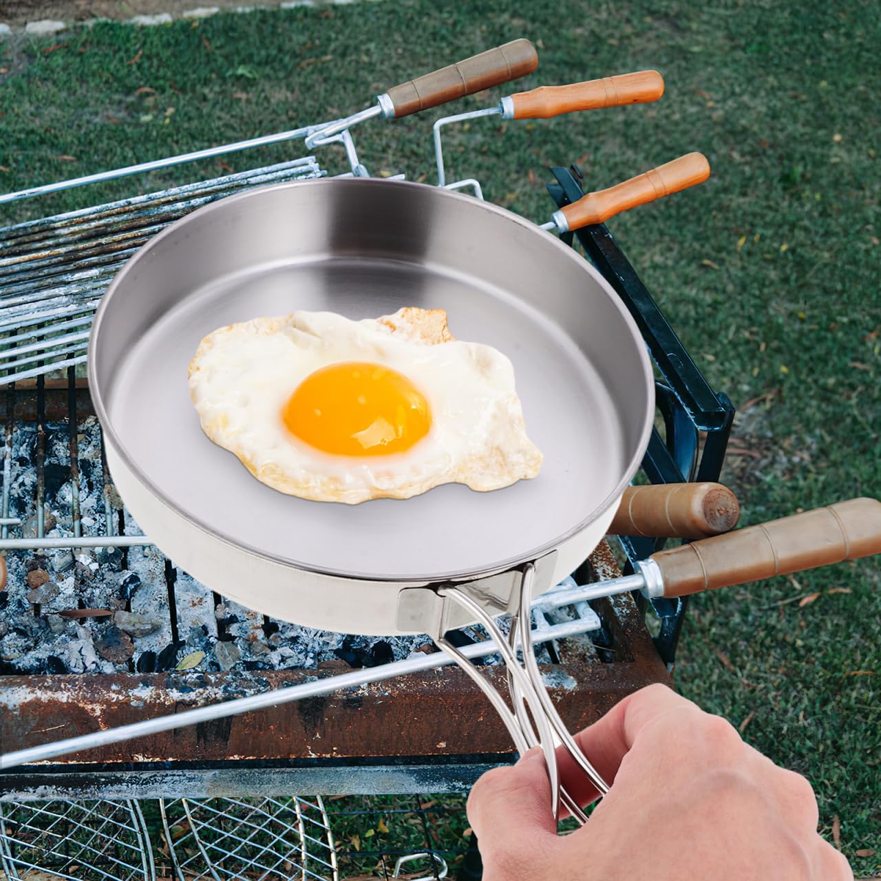 Topperfun compact camp pan with high-heat resilience for sizzling meals.