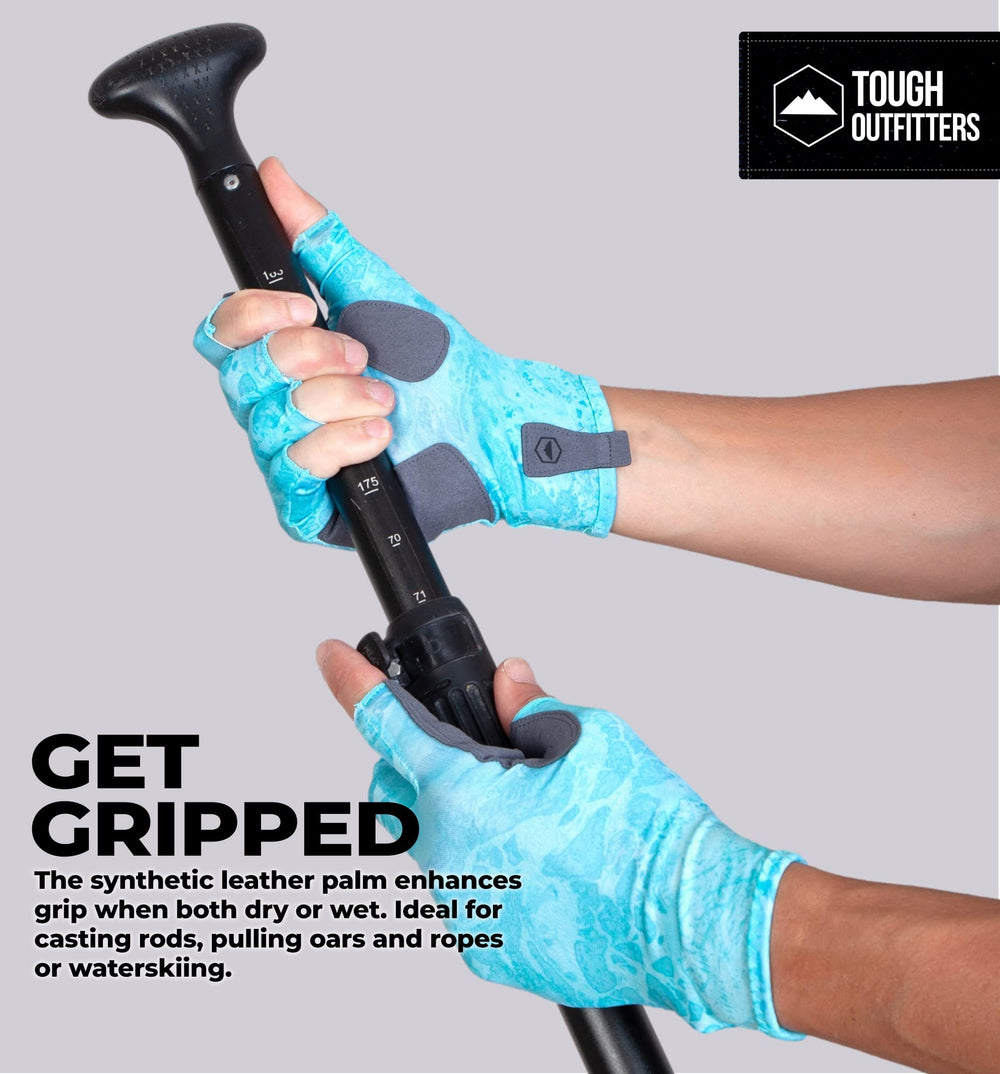 Gloves protecting hands from abrasion during sailing