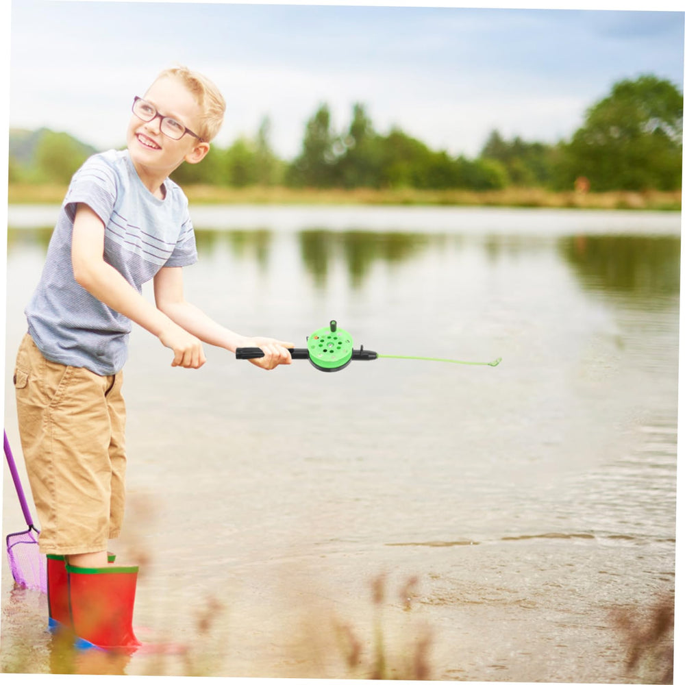 Toyvian backpack-friendly ice rod ideal for family trips.