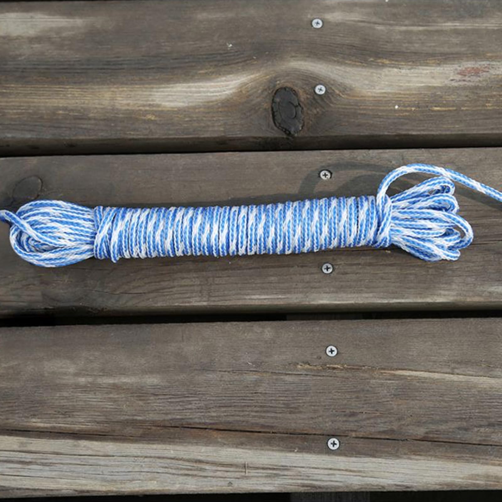 Cast net demonstrating quick sinking and bait capture