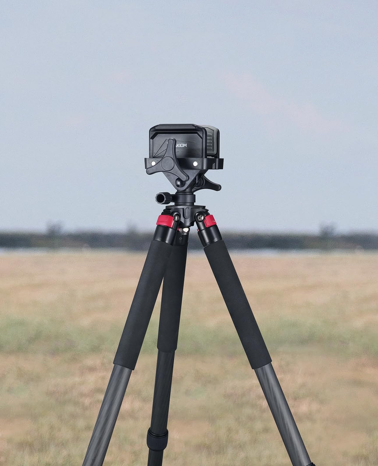 Trakiom outdoor-terrain-use tripod supports quick, quiet adjustments in outdoor environments.