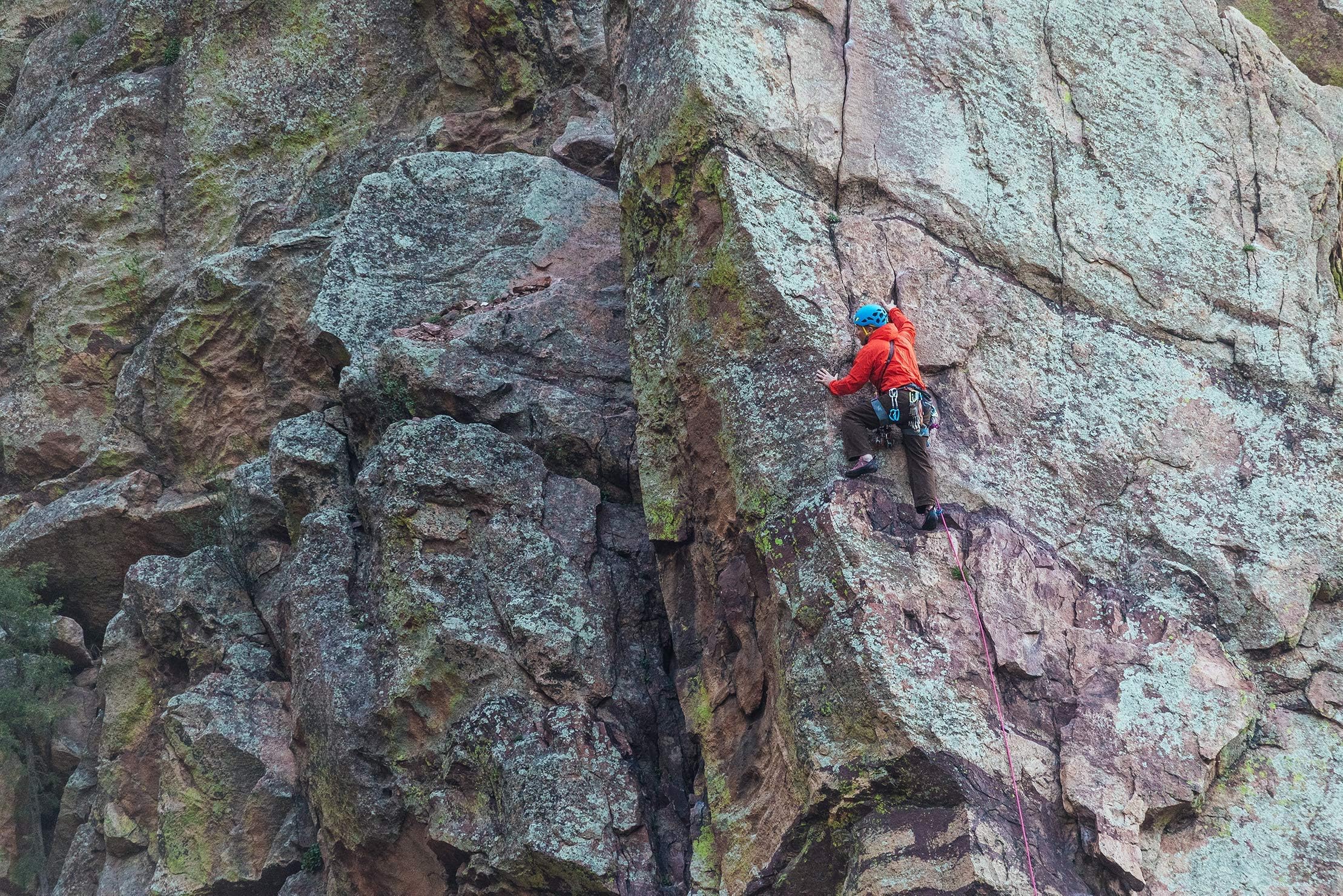 TRANGO Halo ventilation detail highlights breathable padding for cool comfort