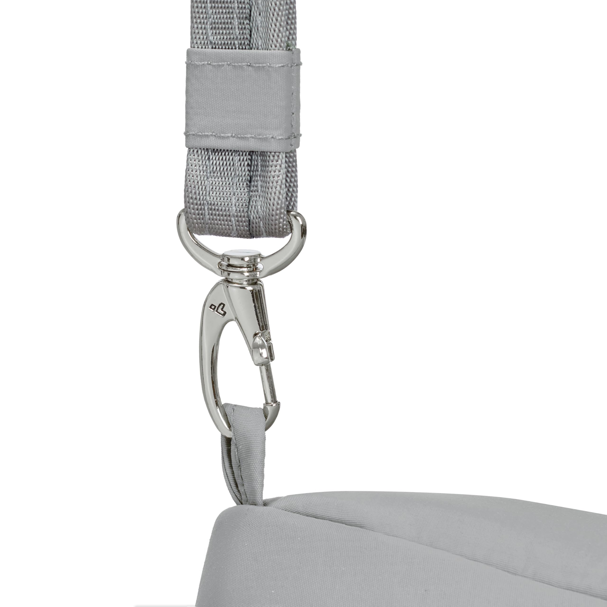 Travelon Roam locking main compartment with tethered key clip