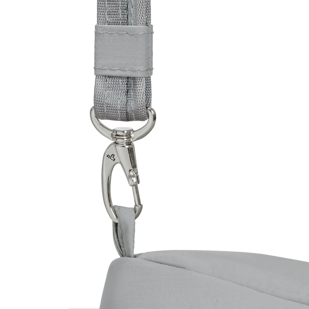 Travelon Roam locking main compartment with tethered key clip