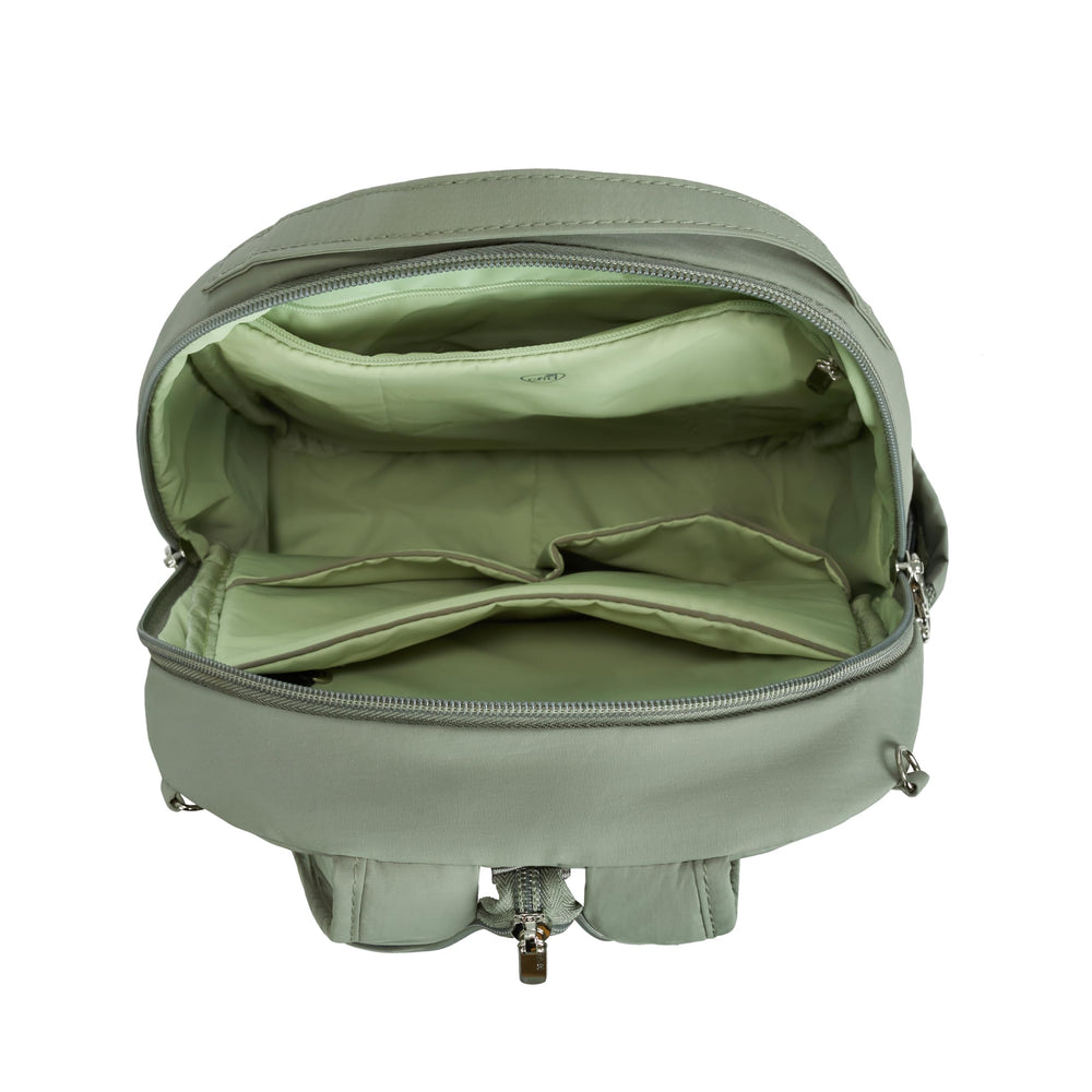 Travelon Roam side water bottle pocket supports staying hydrated on tours.