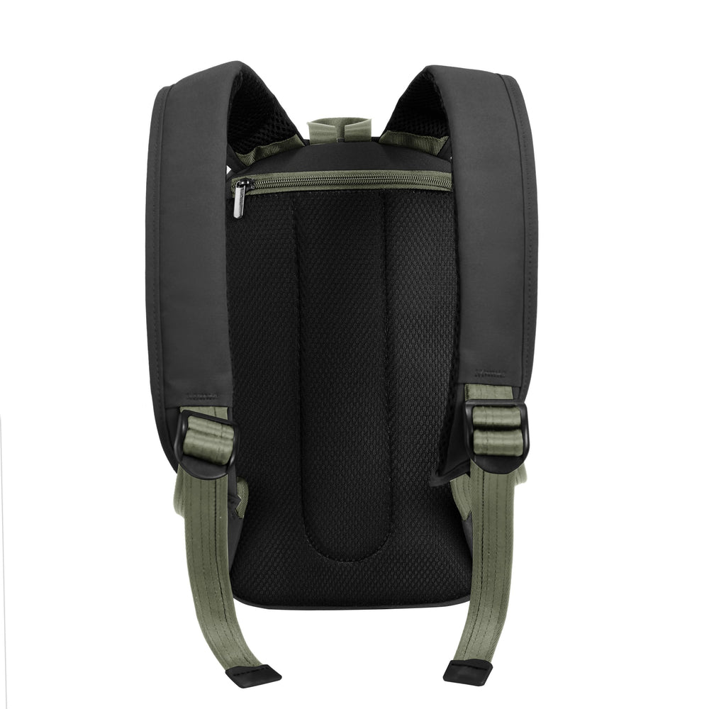 Travelon Voyages air-mesh-back-panel keeps cool comfort during wear.