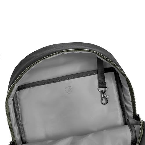 Travelon Voyages durable-polyester-material withstands daily commutes and travel.