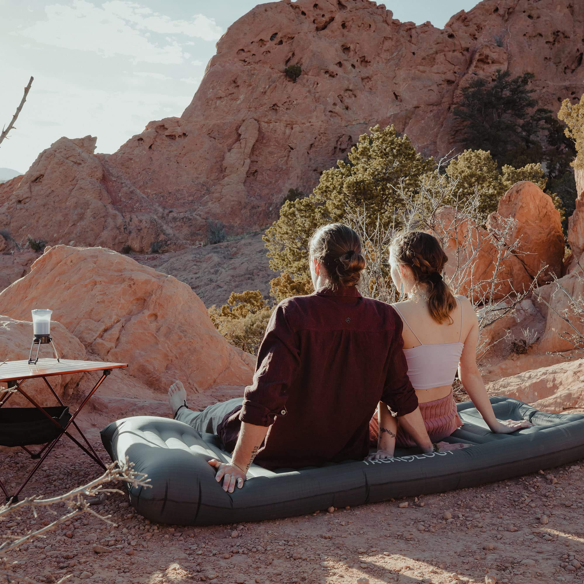 TREKOLOGY sleeping pad neck-pillow integrated support for ergonomic outdoor rest.