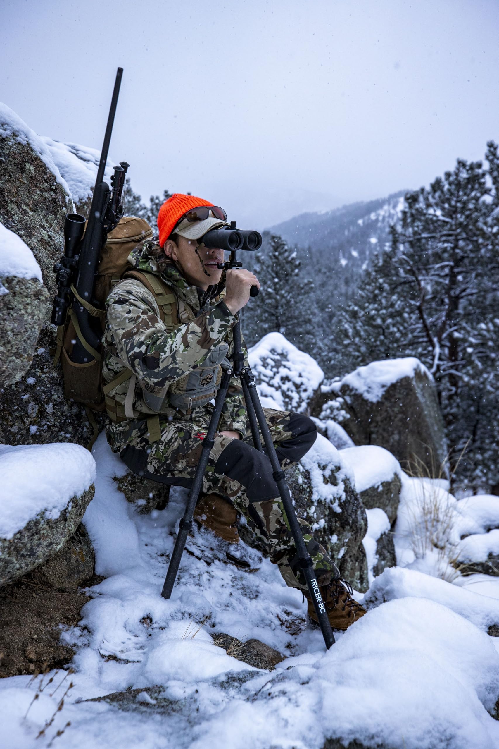 Tricer-BC ultralight tripod twist-lock enables quick height changes.