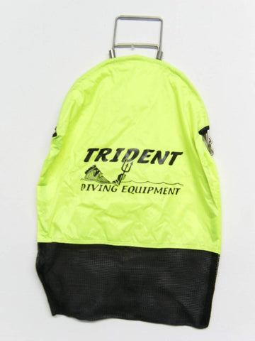 Trident bag with mesh-bottom for quick drainage and faster drying after catches