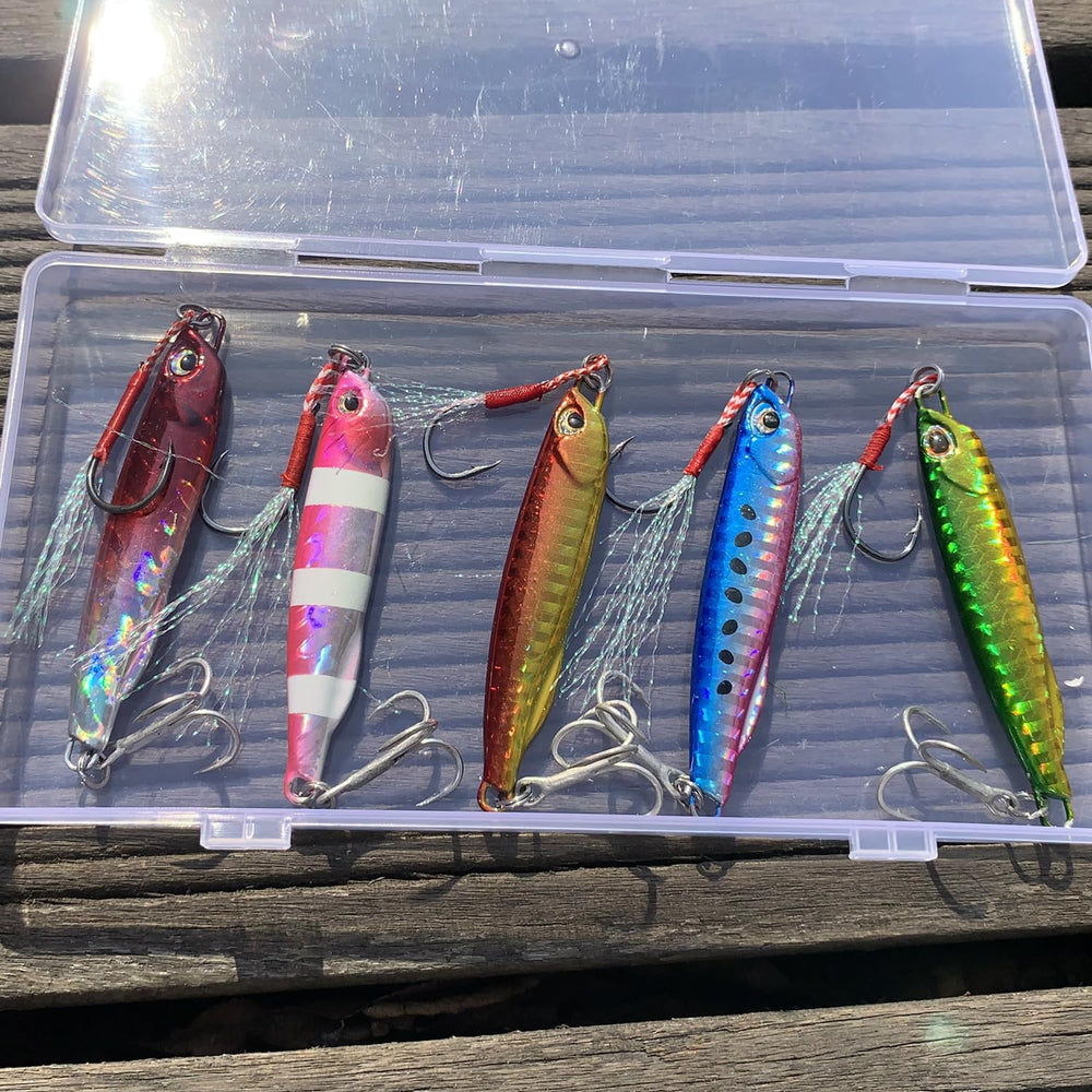 Fast sinking lure designed for tuna, salmon, bass