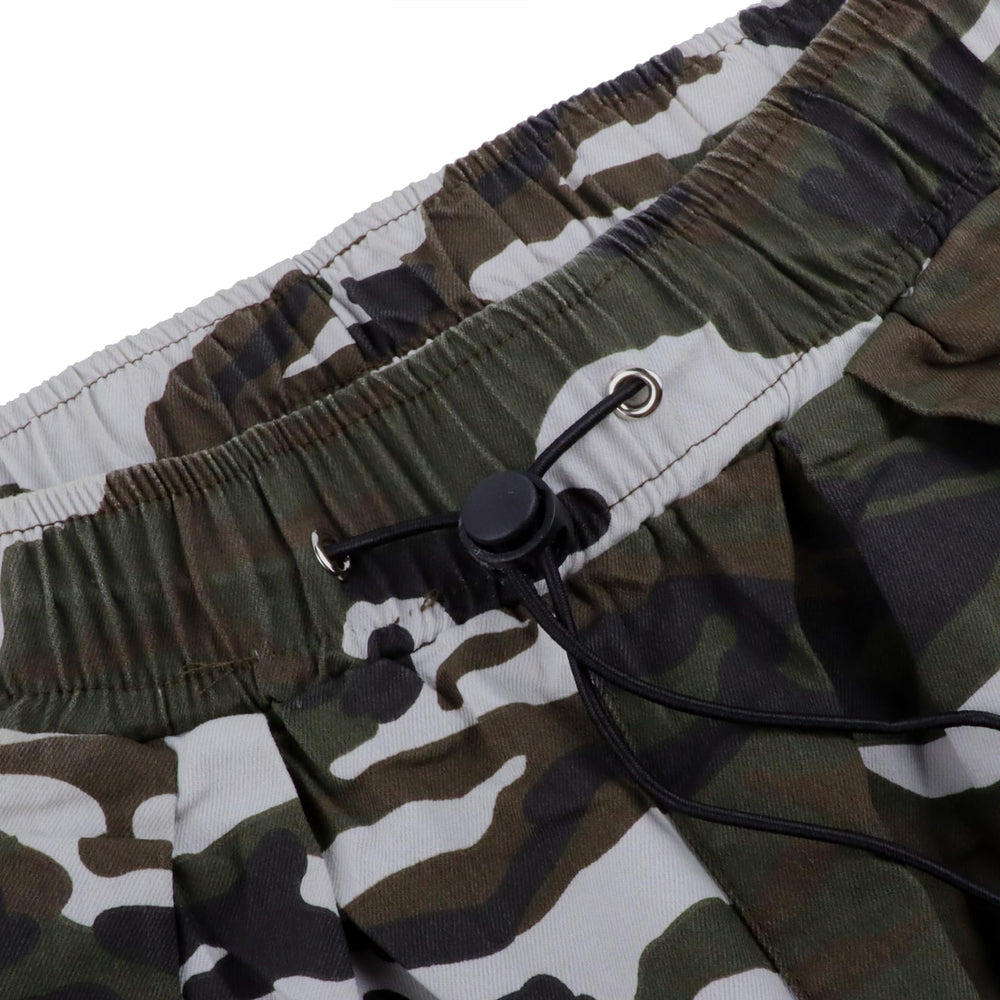 TSMNZMU cargo pants pocket detail emphasizes front flap pockets and practical storage.