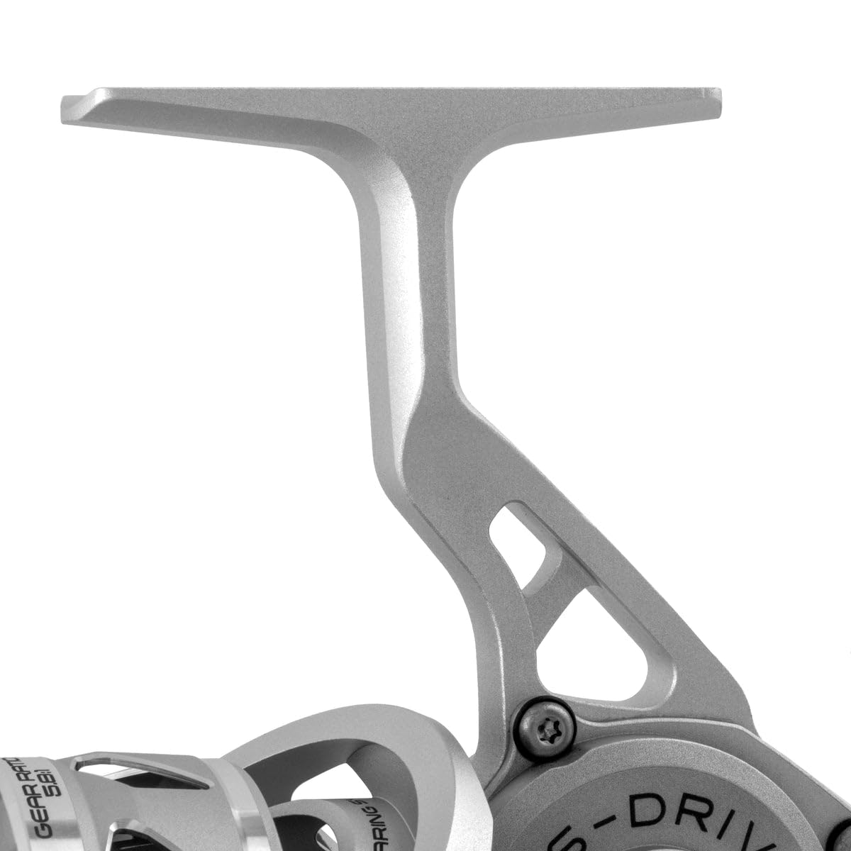 Tsunami SaltX II 6000 ambidextrous handle shows flexible left-right retrieve.